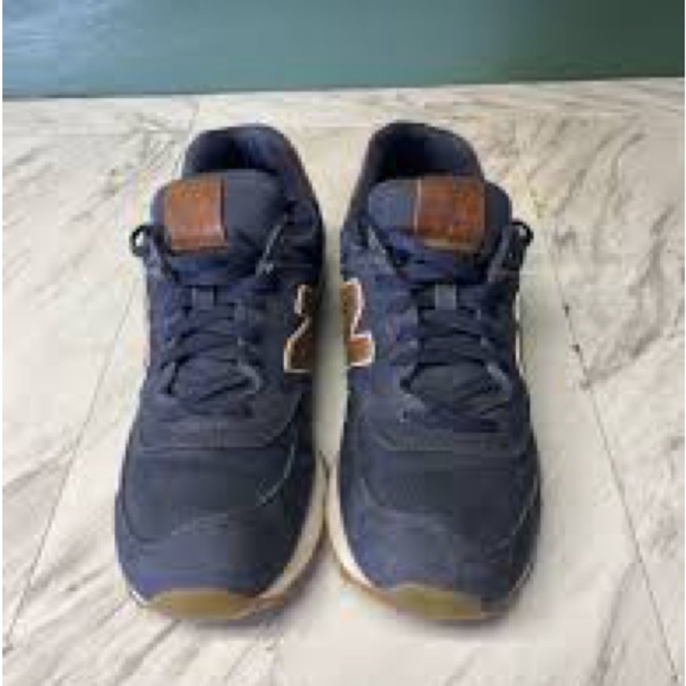 New Balance Men's Navy Sneakers